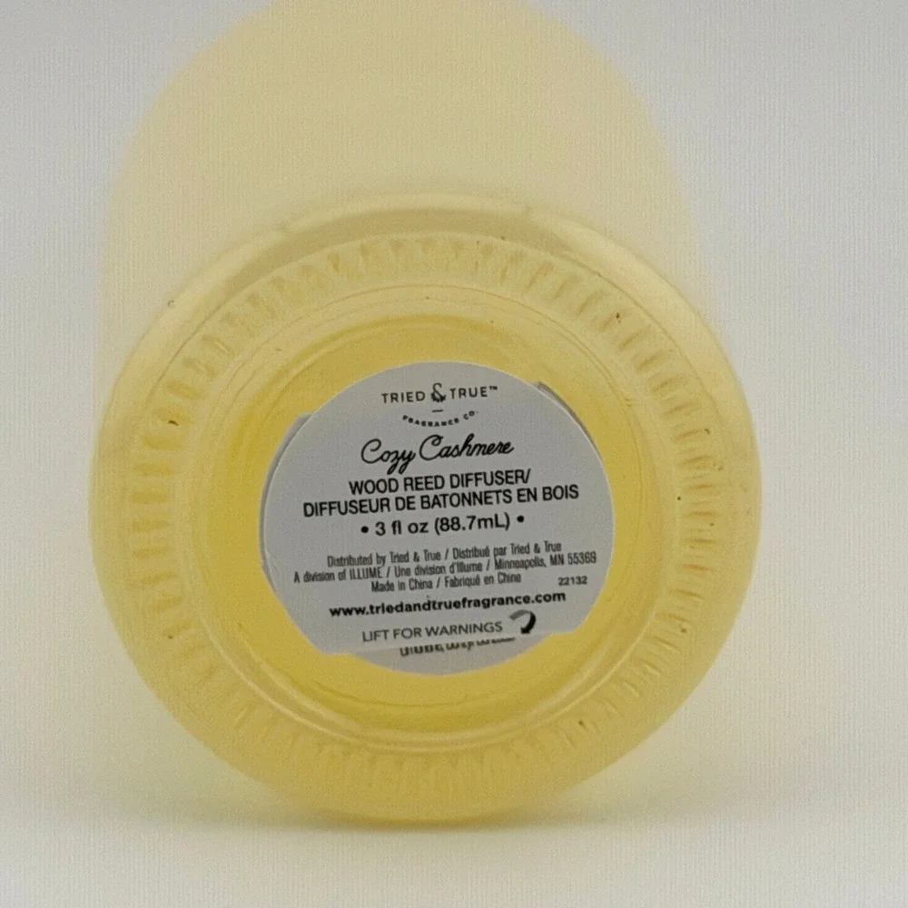 Illume Tried & True Leaf Reed Diffuser‎ 3 Oz. - Cozy Cashmere